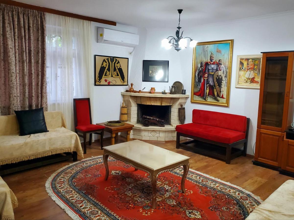 Unique Traditional House, Hosted By J&G Tirana Eksteriør billede