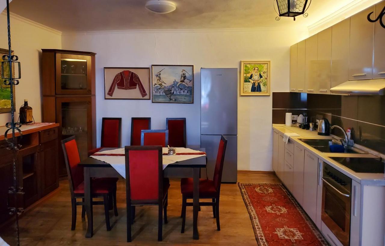 Unique Traditional House, Hosted By J&G Tirana Eksteriør billede