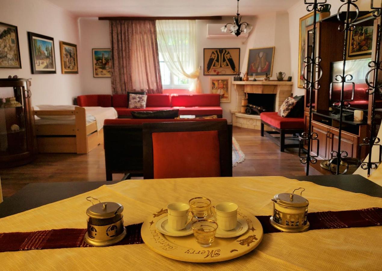 Unique Traditional House, Hosted By J&G Tirana Eksteriør billede